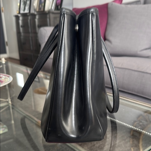 Longchamp Sleek Black Leather Tote with Sturdy Handles - Picture 5 of 5